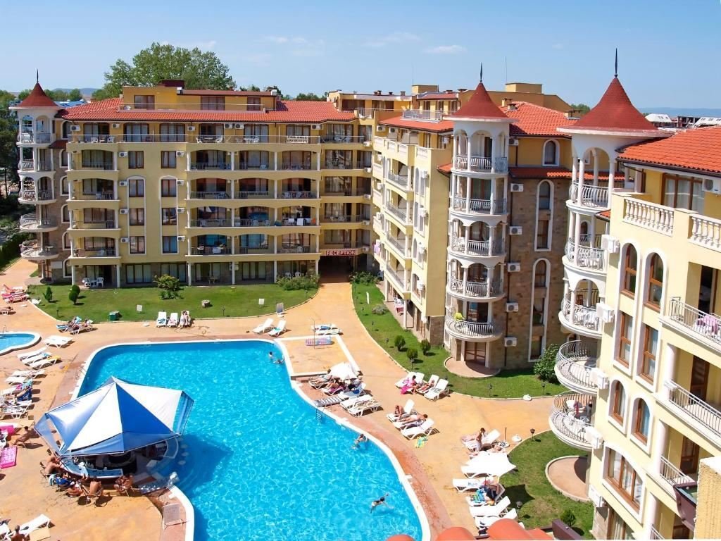 Geräumige Dreizimmerwohnung mit Blick auf Pool und Park – Sonnenstrand Geräumige Dreizimmerwohnung mit Blick auf Pool und Park – Sonnenstrand